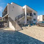 Lovely Apartment In Zadar With Wifi *