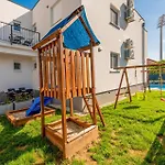 Lovely Apartment In Zadar With Wifi Zadar
