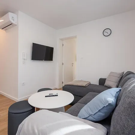Apartment Lovely Apartment In Zadar With Wifi *