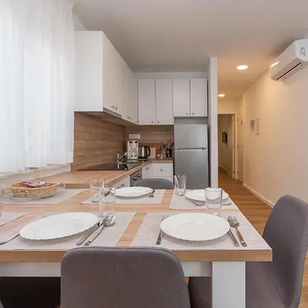 Lovely Apartment In Zadar With Wifi Apartment *