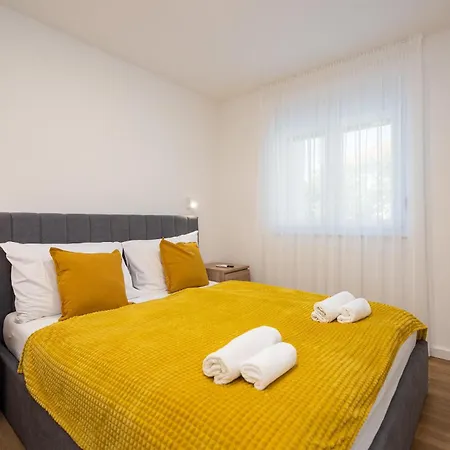Lovely Apartment In Zadar With Wifi *
