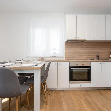 Lovely Apartment In Zadar With Wifi Apartment